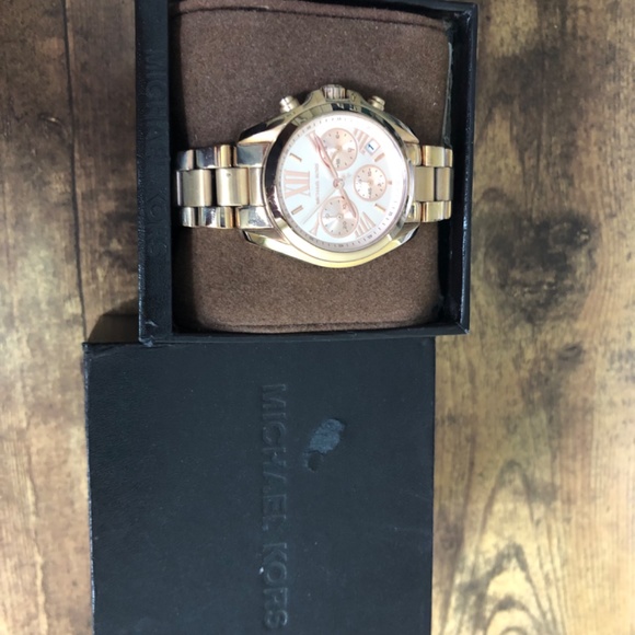 Michael Kors Rose Gold Watch - Picture 3 of 7